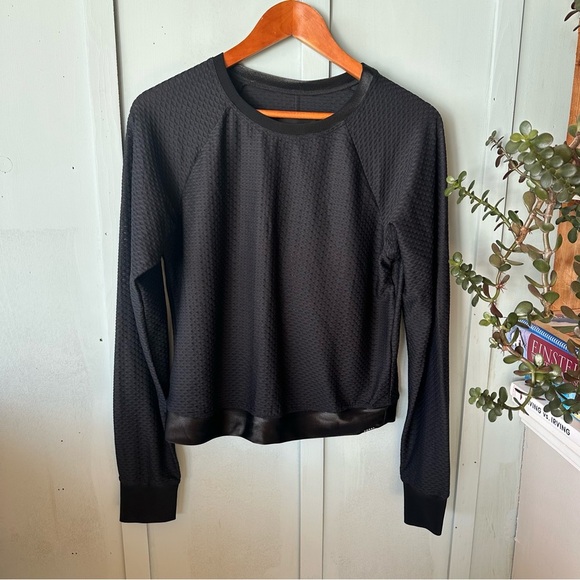 NWT Koral - Sofia Mesh Pullover In Black Sz
S Koral Sofia Netz Pullover - Picture 4 of 9